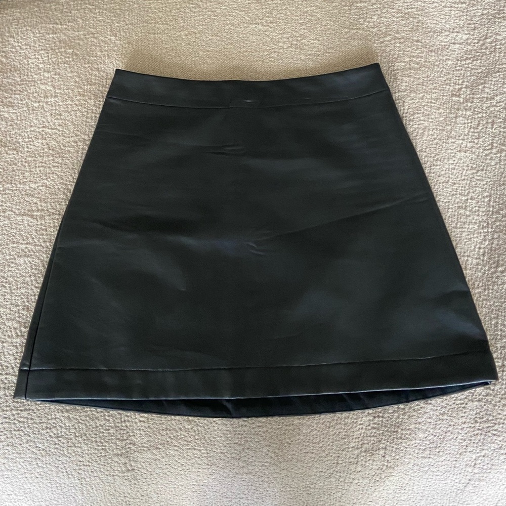 NWT Gap Faux-leather a-line mini-skirt!!! Perfect for fall date nights 💕🍂🍁